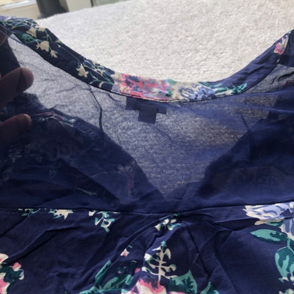 Kismet Xxlarge flowery blouse with sheer back. Button down front, sleeveless - Picture 6 of 6